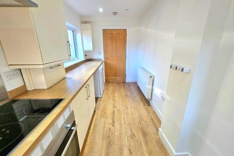 3 bedroom end of terrace house to rent, Gammons Lane, Watford