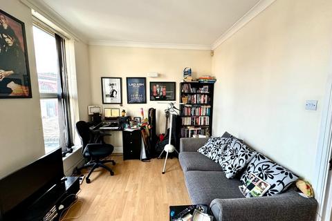 1 bedroom apartment to rent, Kentish Town Road, London NW5