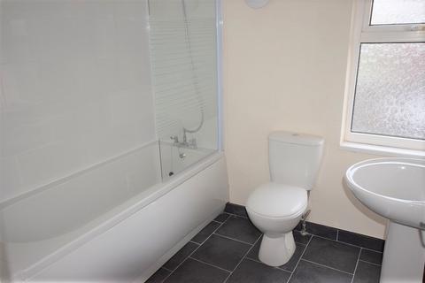 3 bedroom terraced house to rent, Nelson Road, Maltby, Rotherham, S66 7PJ