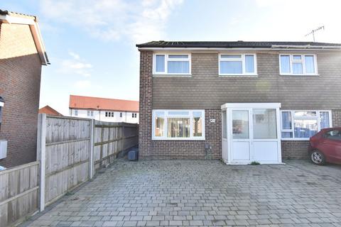 3 bedroom semi-detached house to rent, Shadwells Road, Lancing