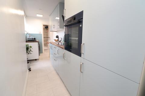 6 Sun Lea Flats Ridge Road, Rotherham, S65 1NT