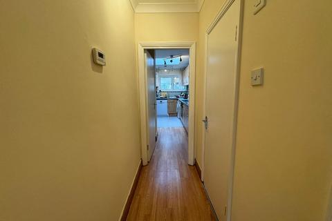 5 bedroom terraced house to rent, Overton Road, London