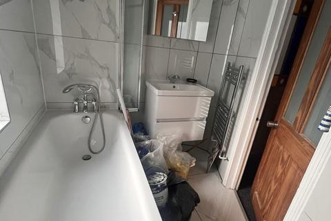 2 bedroom flat to rent, Raleigh Road, London N8