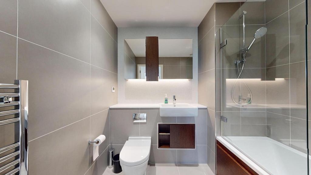 Bathroom (2).jpg