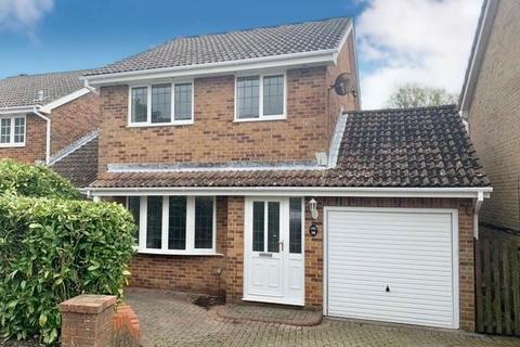 3 bedroom detached house to rent, Grenadier Close, Southampton SO31