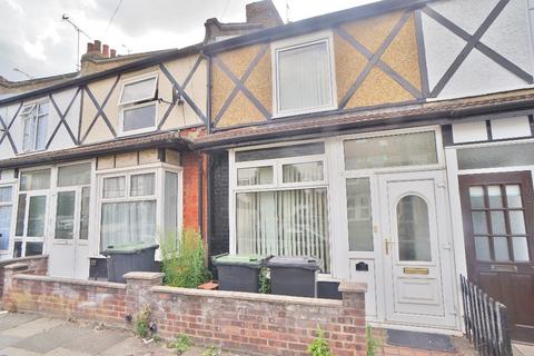 2 bedroom terraced house to rent, Singlewell Road, Gravesend, Kent