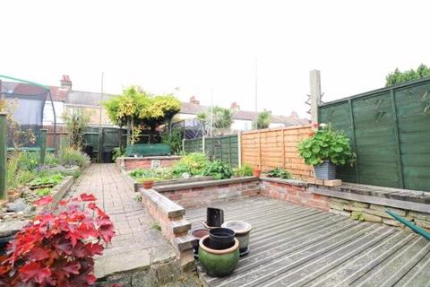 2 bedroom terraced house to rent, Singlewell Road, Gravesend, Kent