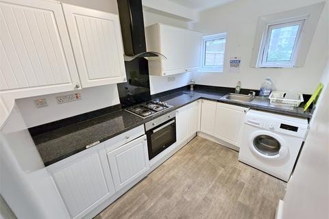 6 bedroom terraced house to rent, Stuart Road, Thornton Heath, Croydon,