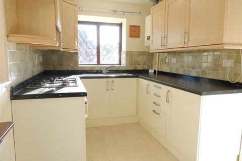 3 bedroom semi-detached house to rent, Thurstons Barton,