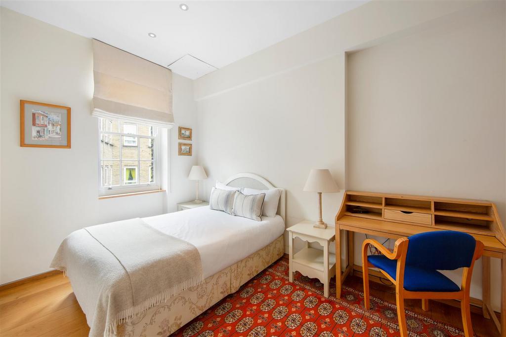 52 Moreton St bed1 3.jpg