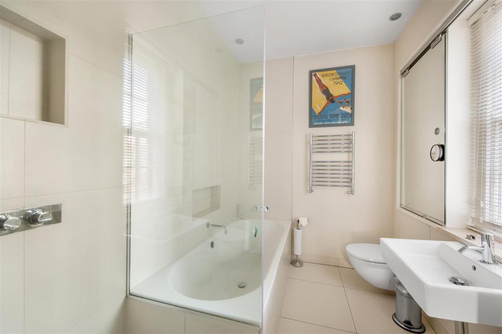 52 Moreton St bath1 2.jpg