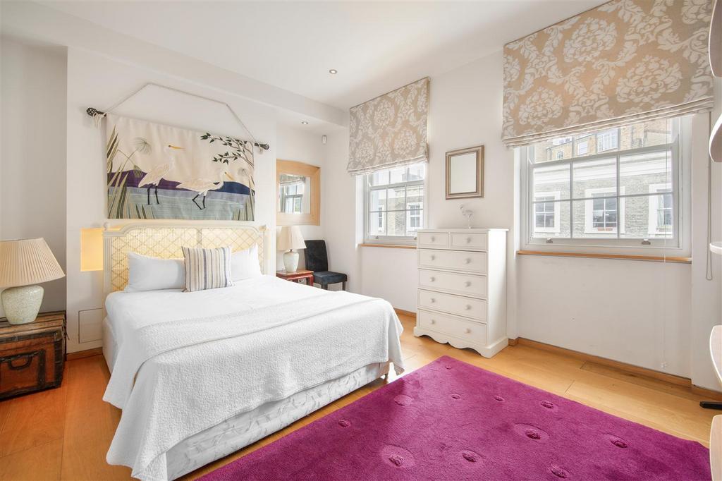 52 Moreton St bed2  3.jpg