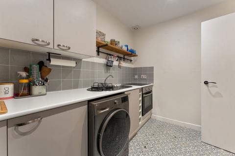 Flat 4, Charnwood House, 11 Charnwood Road, Salisbury, SP2 7HT