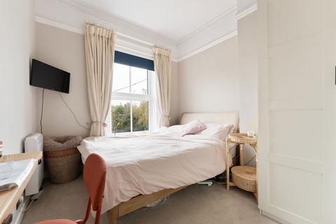 Flat 4, Charnwood House, 11 Charnwood Road, Salisbury, SP2 7HT