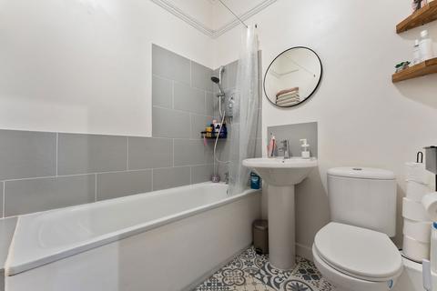 Flat 4, Charnwood House, 11 Charnwood Road, Salisbury, SP2 7HT