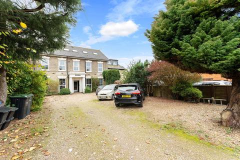 Flat 4, Charnwood House, 11 Charnwood Road, Salisbury, SP2 7HT