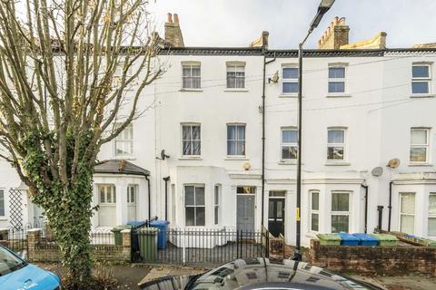 4 bedroom terraced house to rent, Landcroft Road, London SE22