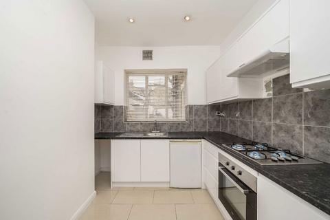 4 bedroom terraced house to rent, Landcroft Road, London SE22