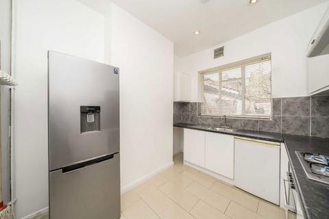 4 bedroom terraced house to rent, Landcroft Road, London SE22