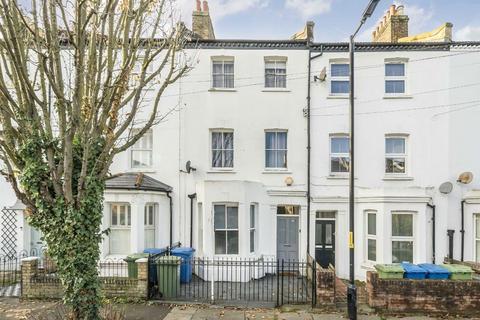 4 bedroom terraced house to rent, Landcroft Road, London SE22