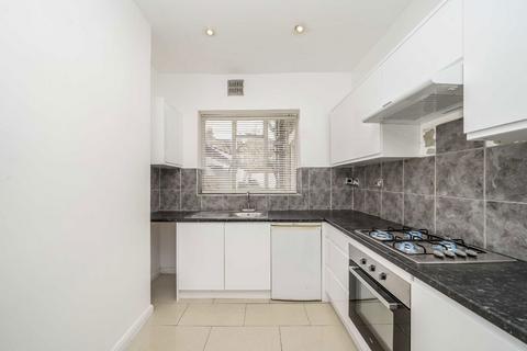 4 bedroom terraced house to rent, Landcroft Road, London SE22