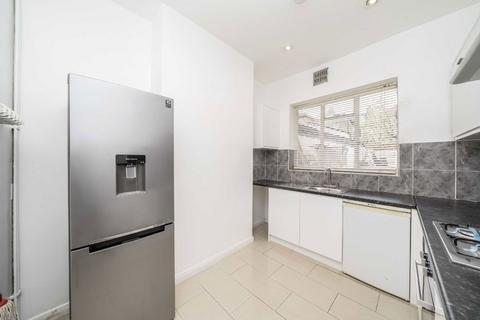 4 bedroom terraced house to rent, Landcroft Road, London SE22