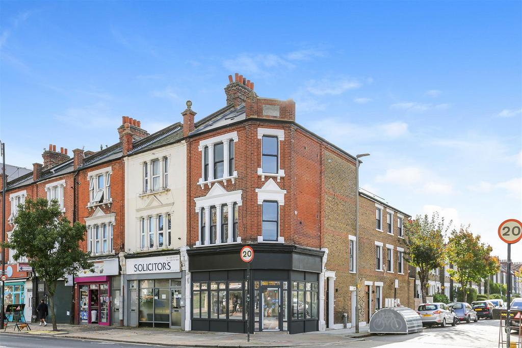 Sw17 Mitcham Road, London SW17 2 bed flat - £560,000