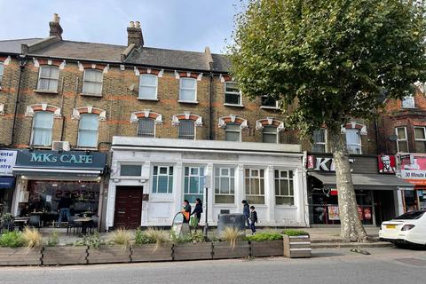 2 bedroom flat to rent, High Road, London N12