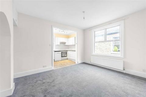 3 bedroom flat to rent, Ashleigh Road, London SW14