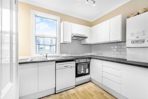 3 bedroom flat to rent, Ashleigh Road, London SW14