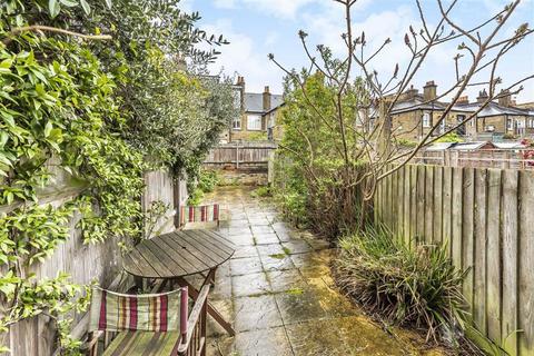 3 bedroom flat to rent, Ashleigh Road, London SW14