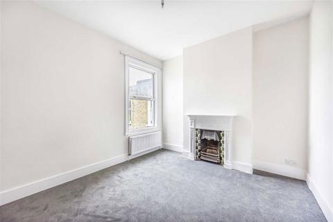 3 bedroom flat to rent, Ashleigh Road, London SW14