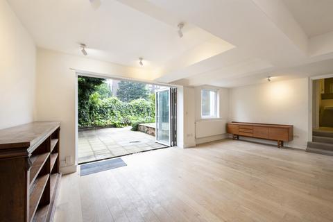 5 bedroom maisonette to rent, Oval Road, London