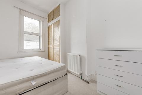 4 bedroom terraced house to rent, Purcell Crescent, London