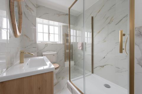 4 bedroom flat for sale, Kensington Court, London, W8