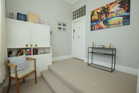 2 bedroom flat for sale, Holbeck Hill, Scarborough YO11