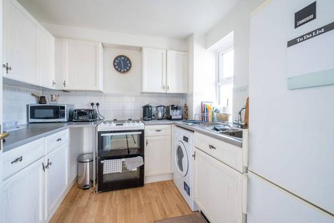 1 bedroom flat to rent, Windsock Close, Canada Water, London, SE16