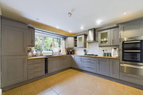 4 Silverwood, Wombourne, Wolverhampton, WV5 8AB