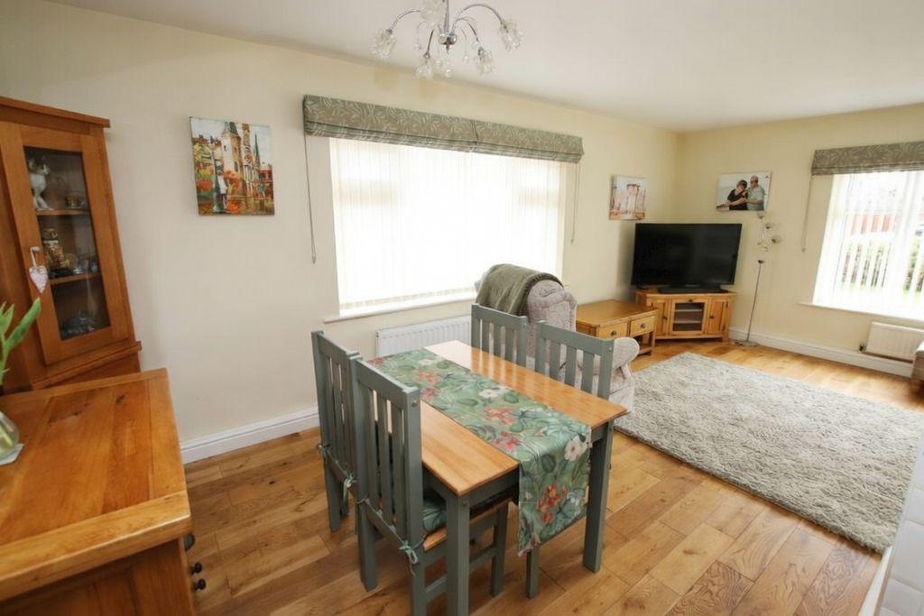 Dining area photo 2