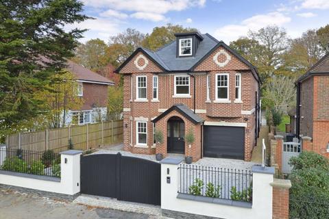 5 bedroom detached house for sale, New Park Road, Cranliegh