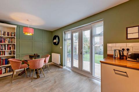 2 Bittern Close, Farndon, Chester, CH3 6RY
