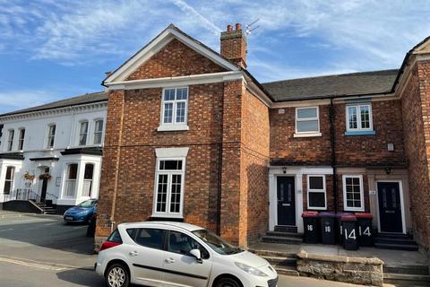 4 bedroom terraced house to rent, 16 Chetwynd End