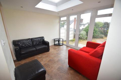 4 bedroom terraced house to rent, 17 Victoria Park