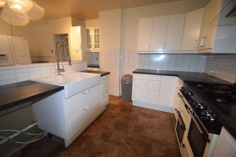 4 bedroom terraced house to rent, 17 Victoria Park