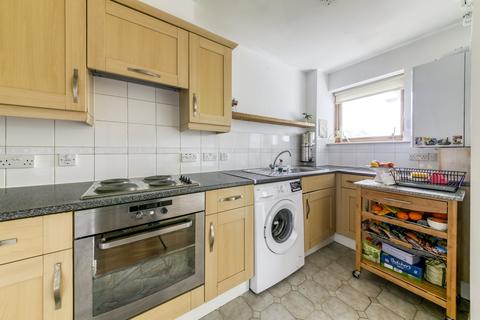 2 bedroom flat for sale, Harry Close, Croydon, CR0