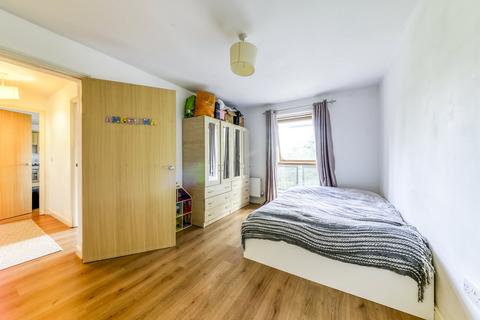 2 bedroom flat for sale, Harry Close, Croydon, CR0