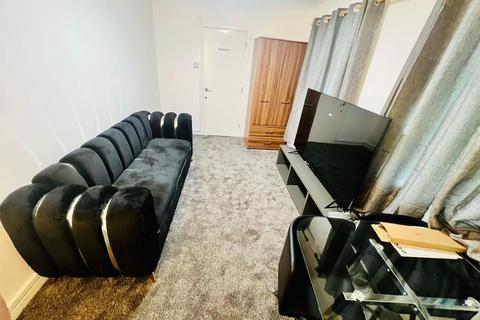 1 bedroom apartment to rent, Russell Street