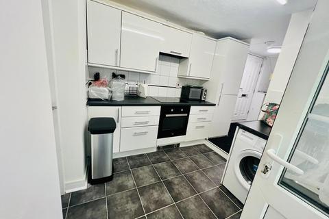 1 bedroom apartment to rent, Russell Street