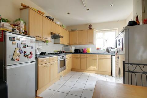 1 bedroom in a house share to rent, South Birbeck Road, Leyton