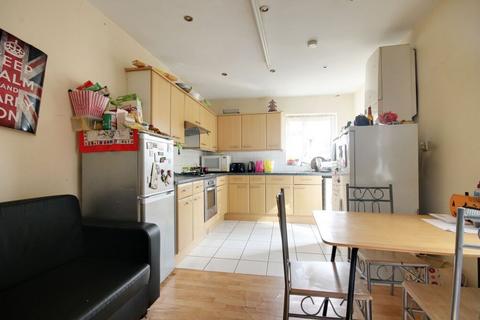 1 bedroom in a house share to rent, South Birbeck Road, Leyton